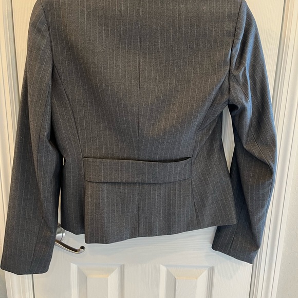Calvin Klein Suit Jacket size 4, Grey Pinstripe Fitted Waist - Picture 4 of 5